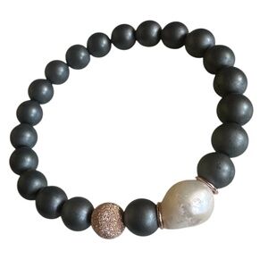 8mm Matte Hematite Stretch Bracelet w/ Rose Gold Spacer and Natural Pearl